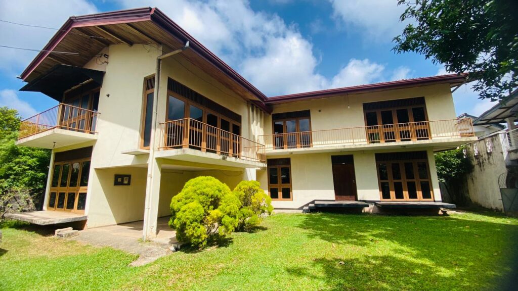 27 Perch Land With House For Sale In Embuldeniya Nugegoda