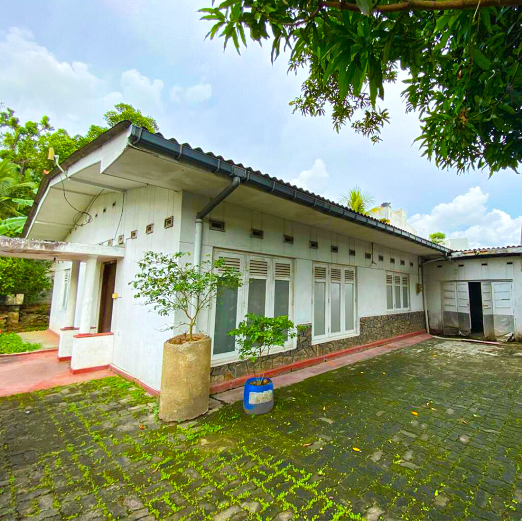 23.5 Perch Land With House For Sale In Nugegoda